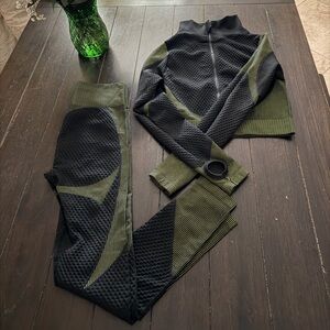 Black and Green Textured Activewear Set